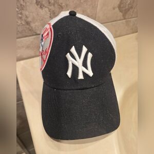 NY Yankees 39Thirty Mesh Back Size Small-Medium New Era Genuine MLB Stitched